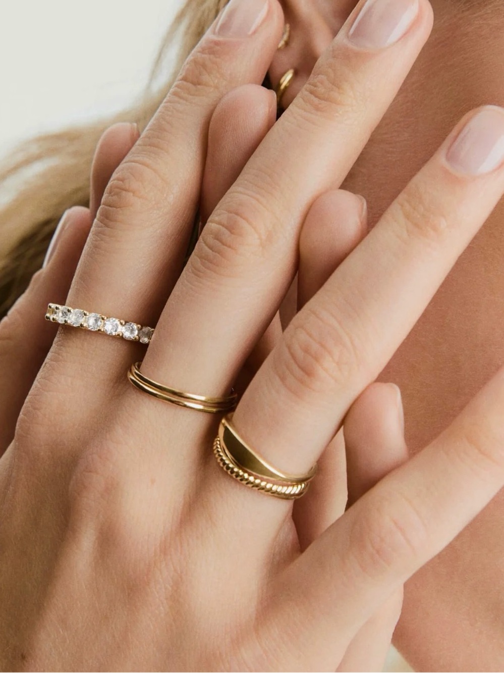 Mejuri Aurora Lab Grown Sapphire Eternity Ring
Material: 18k Gold Vermeil